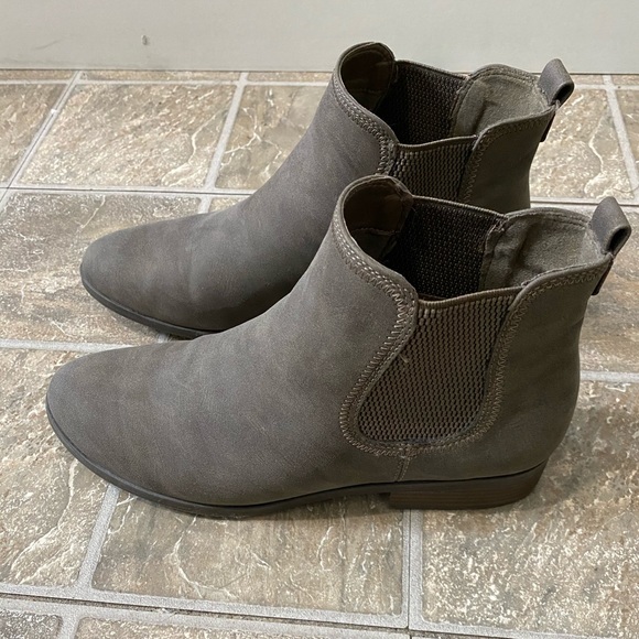 Brown Chelsea Boot - Picture 3 of 4